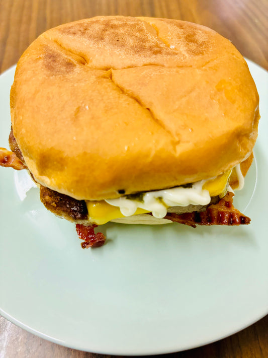 Bacon Cheeseburger (Western food available daily until 3pm)