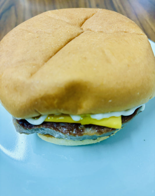 Cheeseburger (Western food available daily until 3pm)